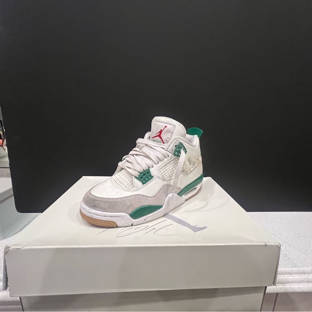 Jordan 4 Retro SB Pine Green High Top Sneakers